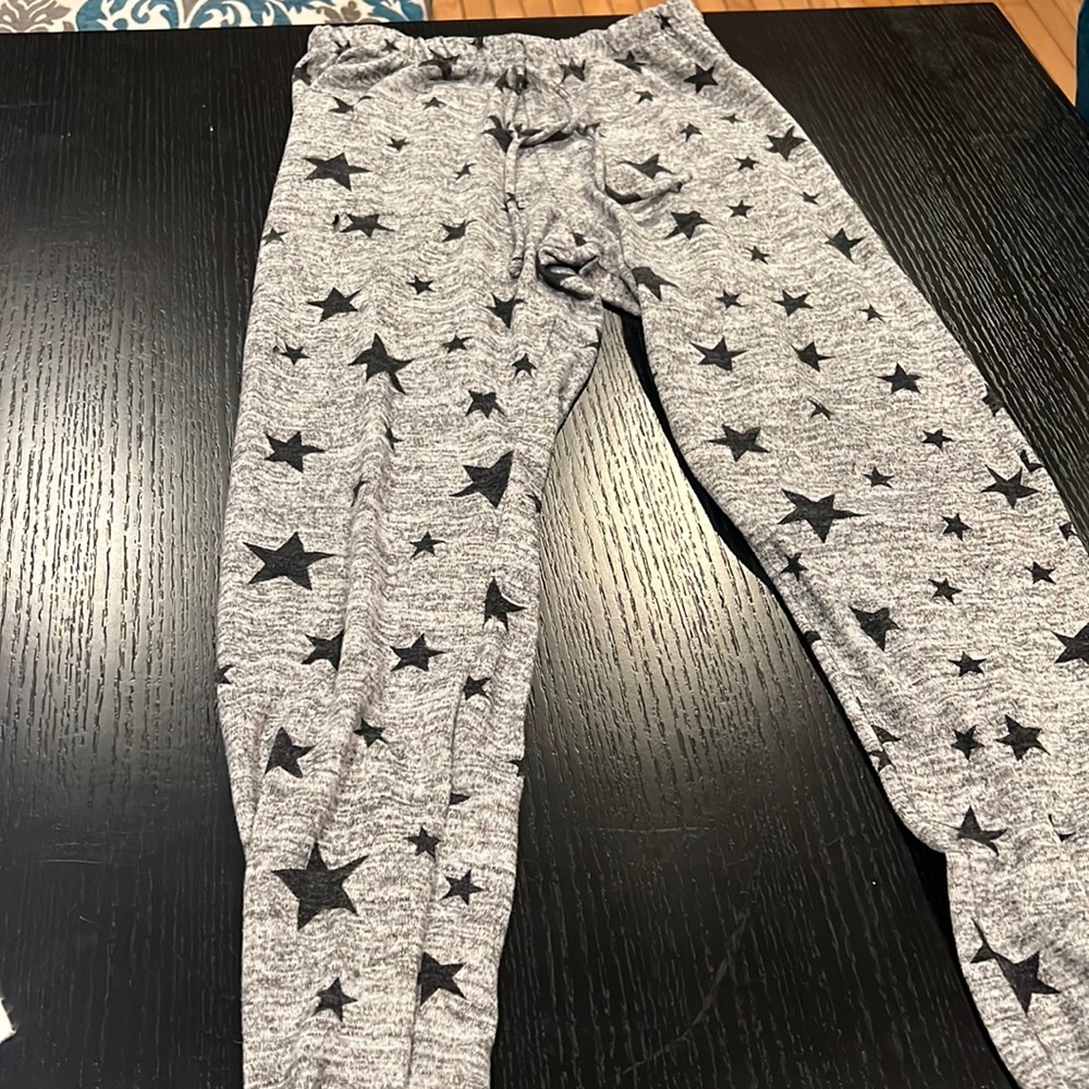 CHIC 2 CHIC GIRLS GRAY AND BLACK STAR SWEATPANTS